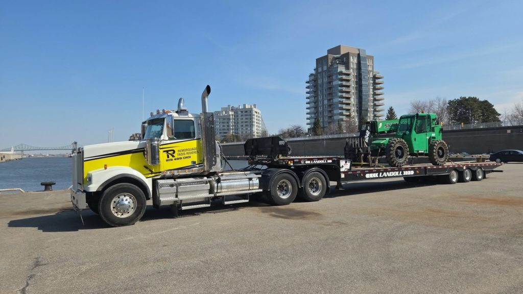 Transport de machinerie sur remorque Landoll